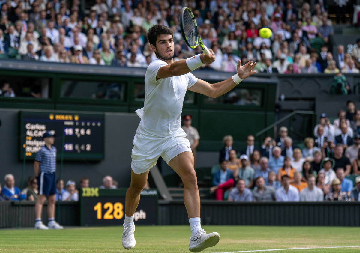 Carlos Alcaraz vs. Daniil Medvedev Picks & Odds for Wimbledon Men's