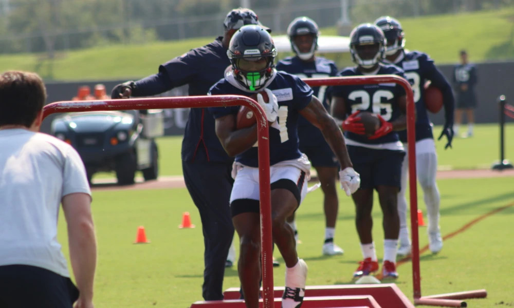 Dameon Pierce Houston Texans Unsigned Running with Open Field Photograph