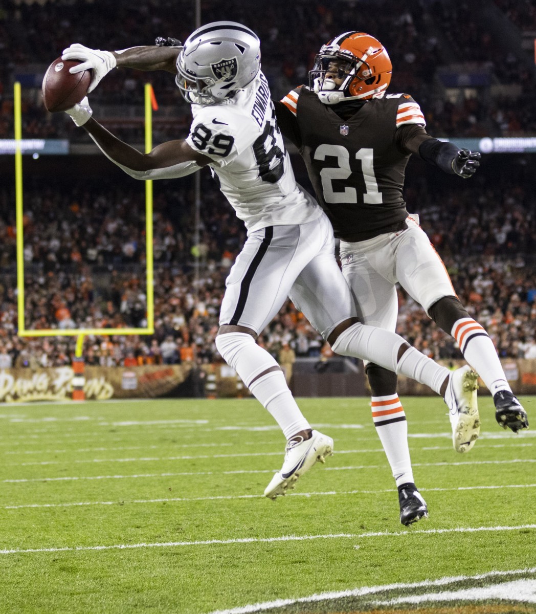 Dec 20, 2021; Raiders receiver Bryan Edwards (89) catches a touchdown pass against Cleveland Browns cornerback Denzel Ward (21). Mandatory Credit: Scott Galvin-USA TODAY Sports