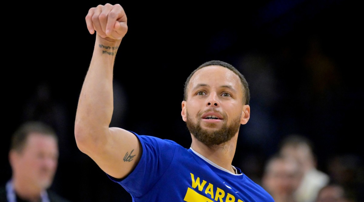 Warriors guard Stephen Curry (30) warms up prior to game six of the 2023 NBA playoffs.