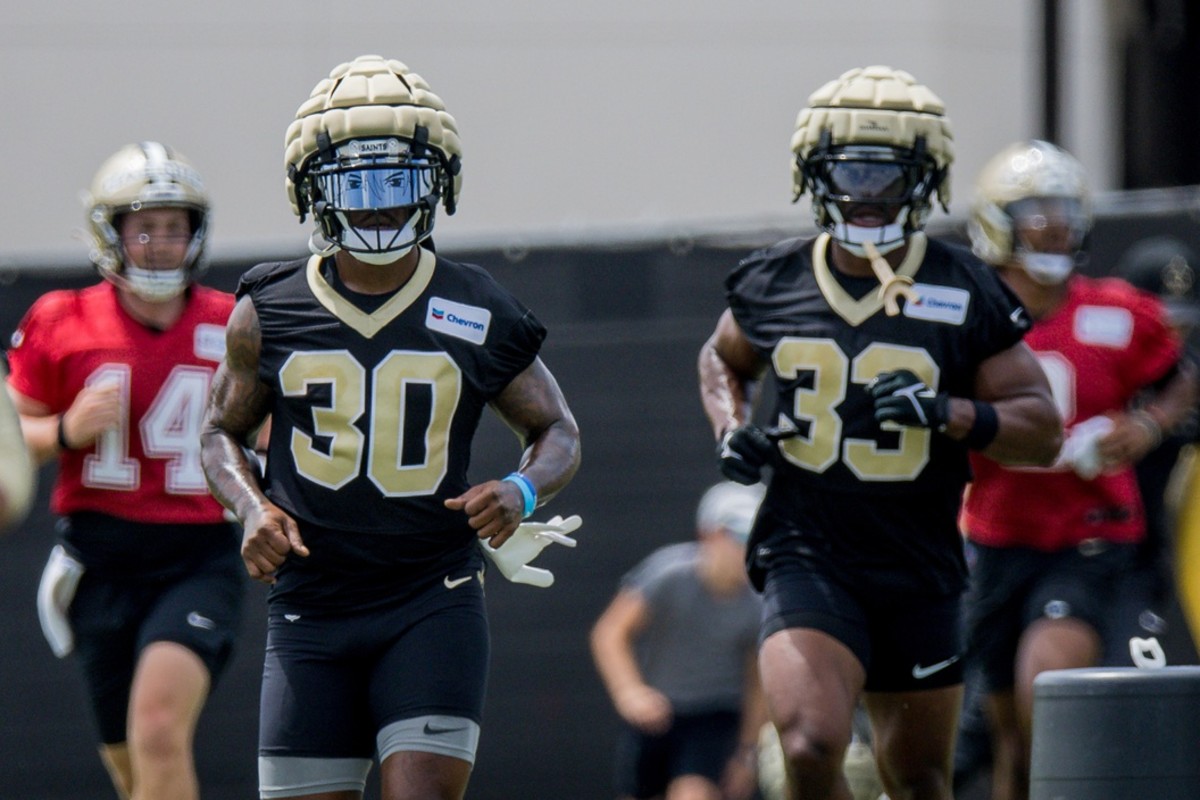 East Rutherford, New Jersey, USA. 2nd Oct, 2018. New Orleans Saints running  back Alvin Kamara (41) is off to a long touchdown run in the second half  after breaking a tackle attempt