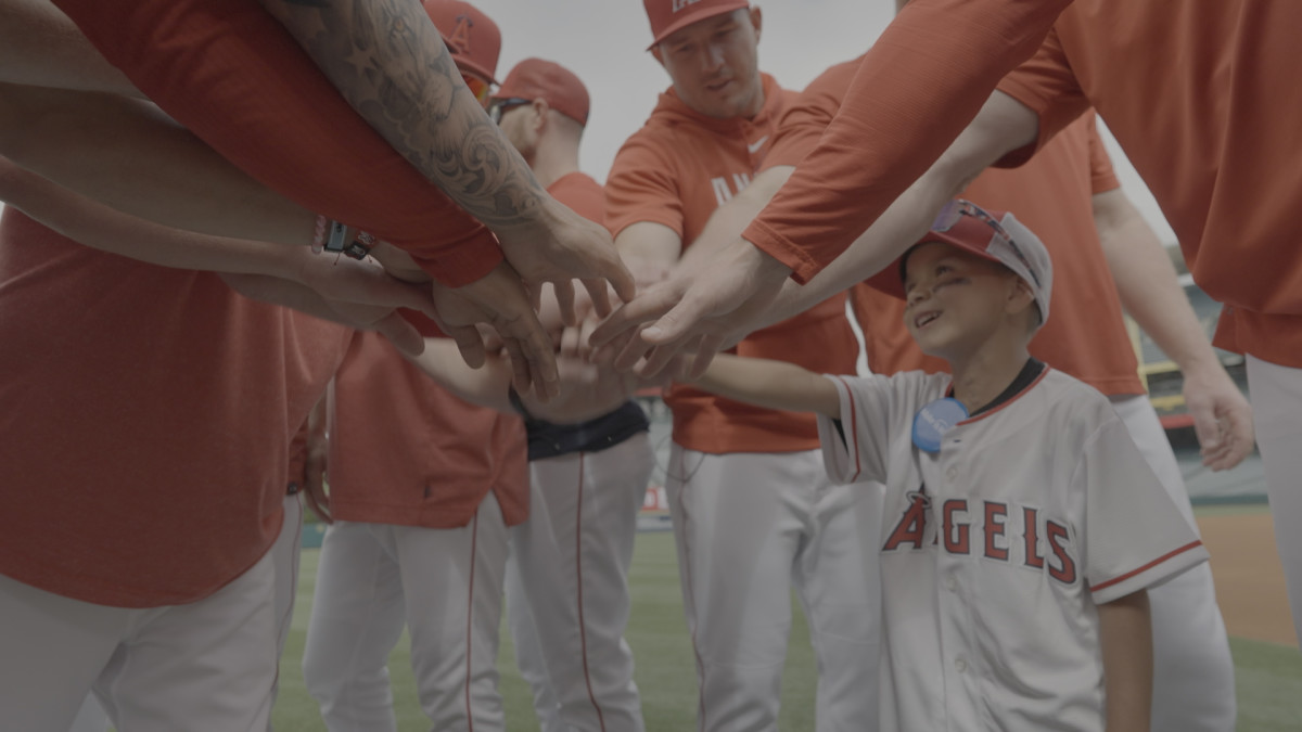 Mike Trout's at it again, making a young fan's dreams come true at Spring  Training