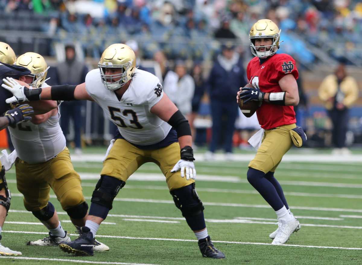 Notre Dame quarterback Sam Hartman (10) drops back to pass and is protected by offensive lineman Quinn Murphy (53) during the Notre Dame Blue-Gold Spring Football game on Saturday, April 22, 2023, at Notre Dame Stadium in South Bend. Nd Football Blue Gold Game