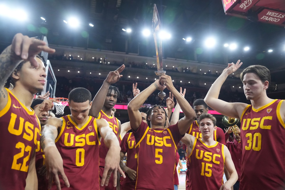 USC Basketball Point Guard Fast Friends With Returning