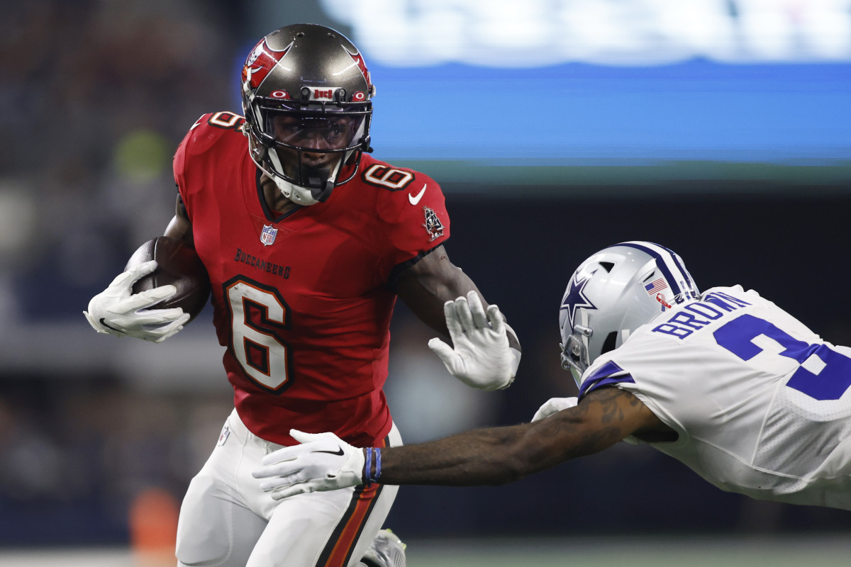 Buccaneers' Julio Jones Picks Number, Sort of - Bucs Report