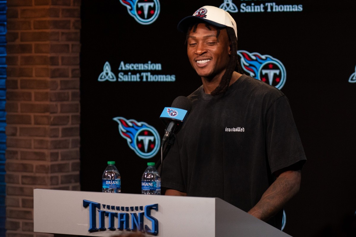 Tennessee Titans make DeAndre Hopkins signing official: Video