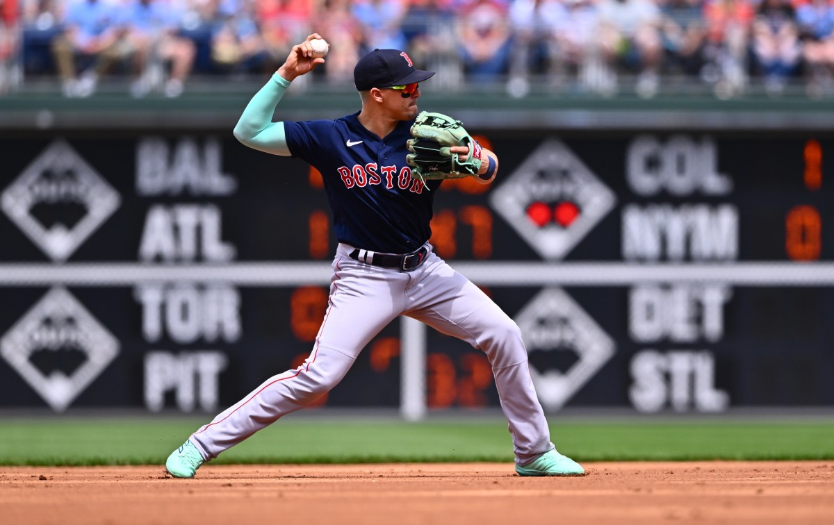 Red Sox trade Hernández, 2021 postseason hero, to Dodgers