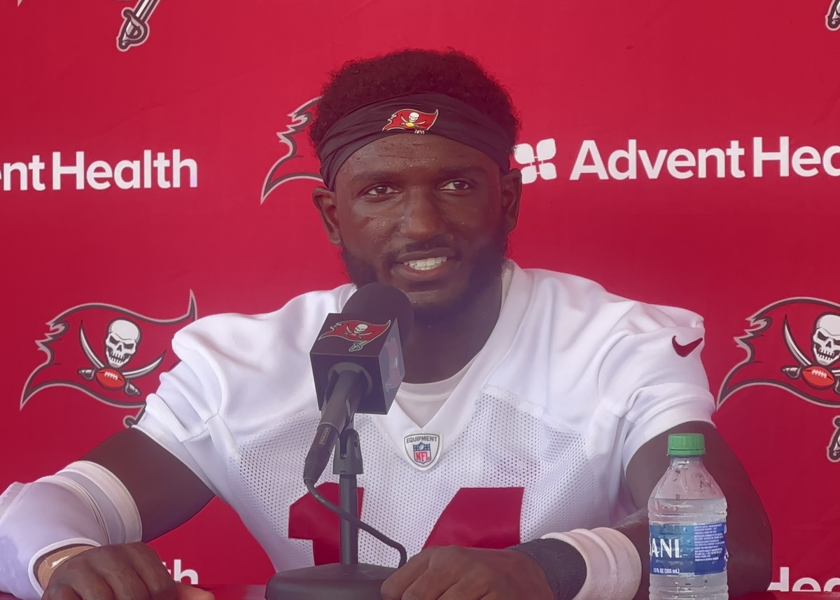 Chris Godwin Talks Bucs' Quarterback Battle After Day One of Training