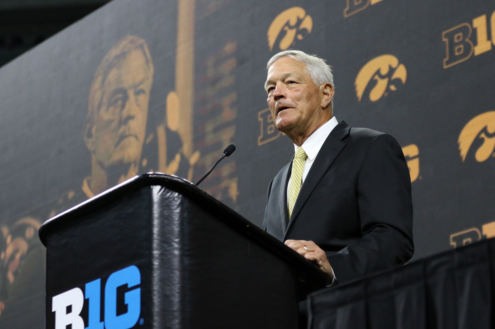 Watch Kirk Ferentz B1g Media Day Sports Illustrated Iowa Hawkeyes News Analysis And More 7575