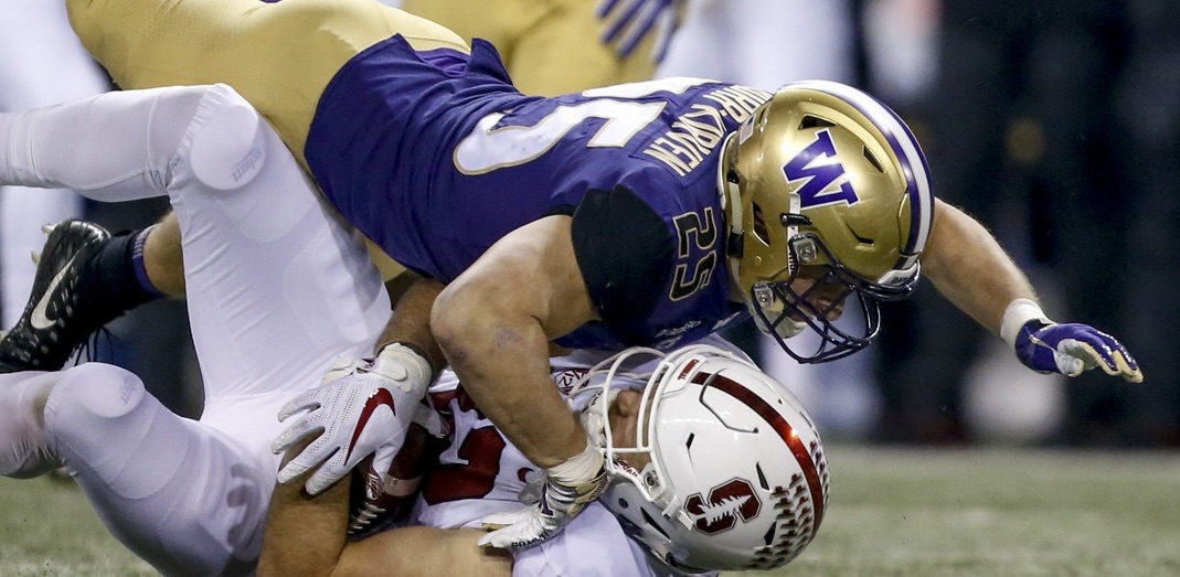 Washington Huskies linebacker Ben Burr-Kirven tackling a record