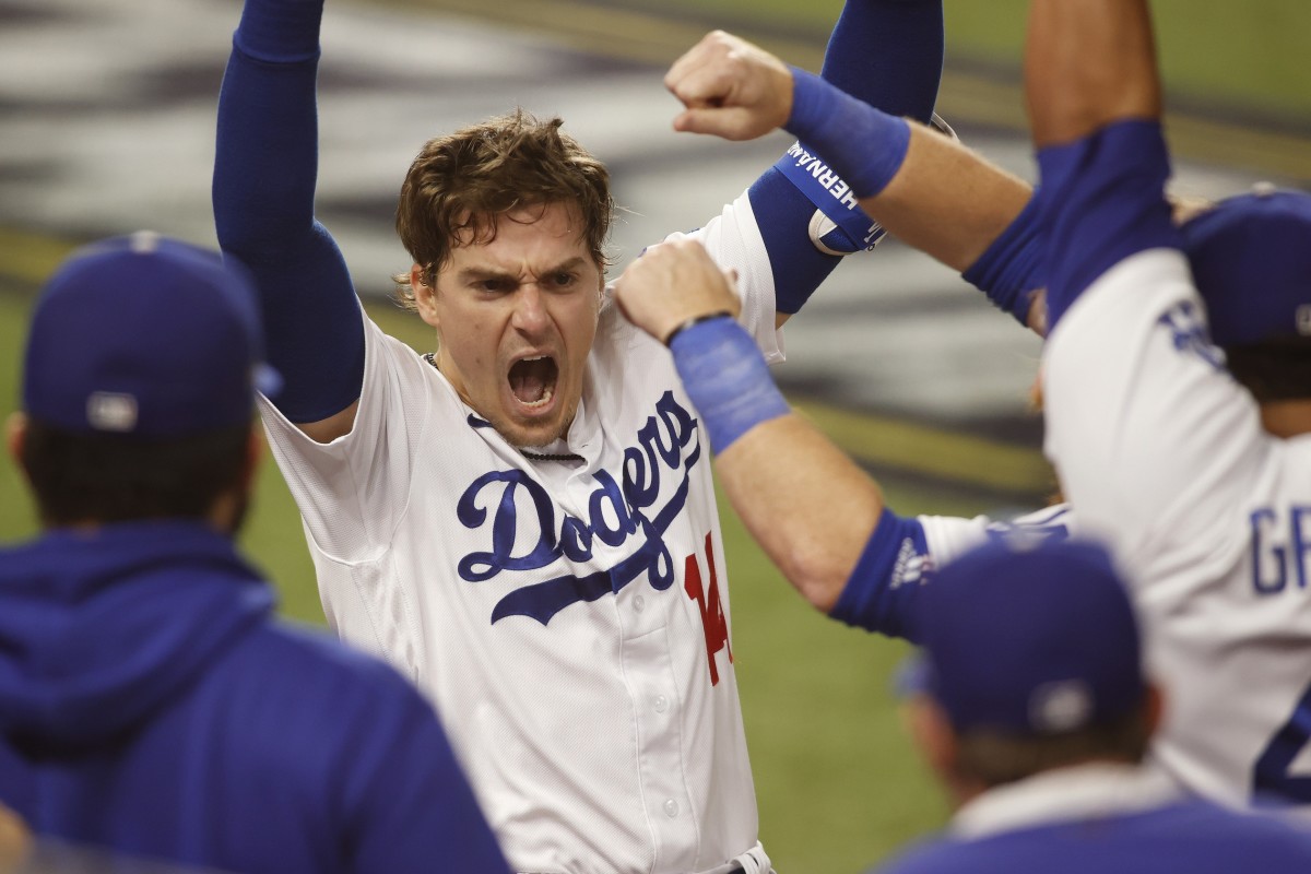 Kiké Hernández is back with the Dodgers. Now he's back, he's in the da