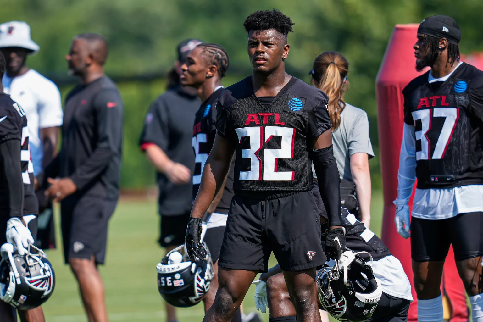 Atlanta Falcons safety Jaylinn Hawkins (32) lines up during the