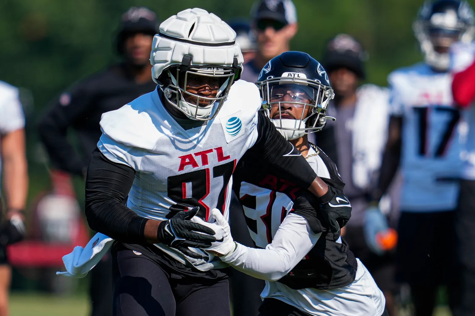 Falcons TE Jonnu Smith will officially wear No. 81 this season