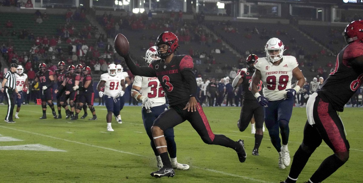 Will Haskell scores on a 7-yard run against Kalen DeBoer's Fresno State team in 2021.