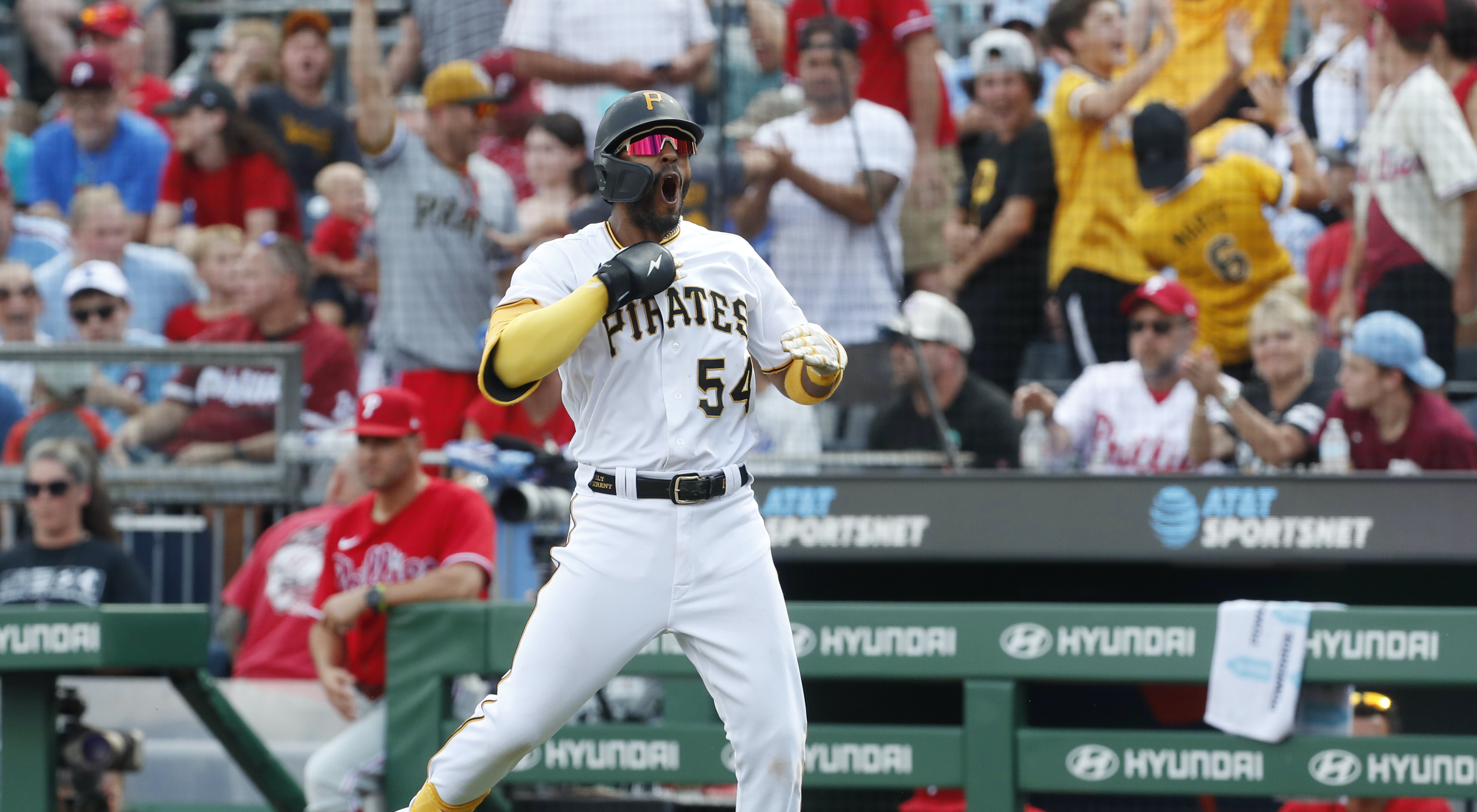 Pirates use full team effort to beat Nationals