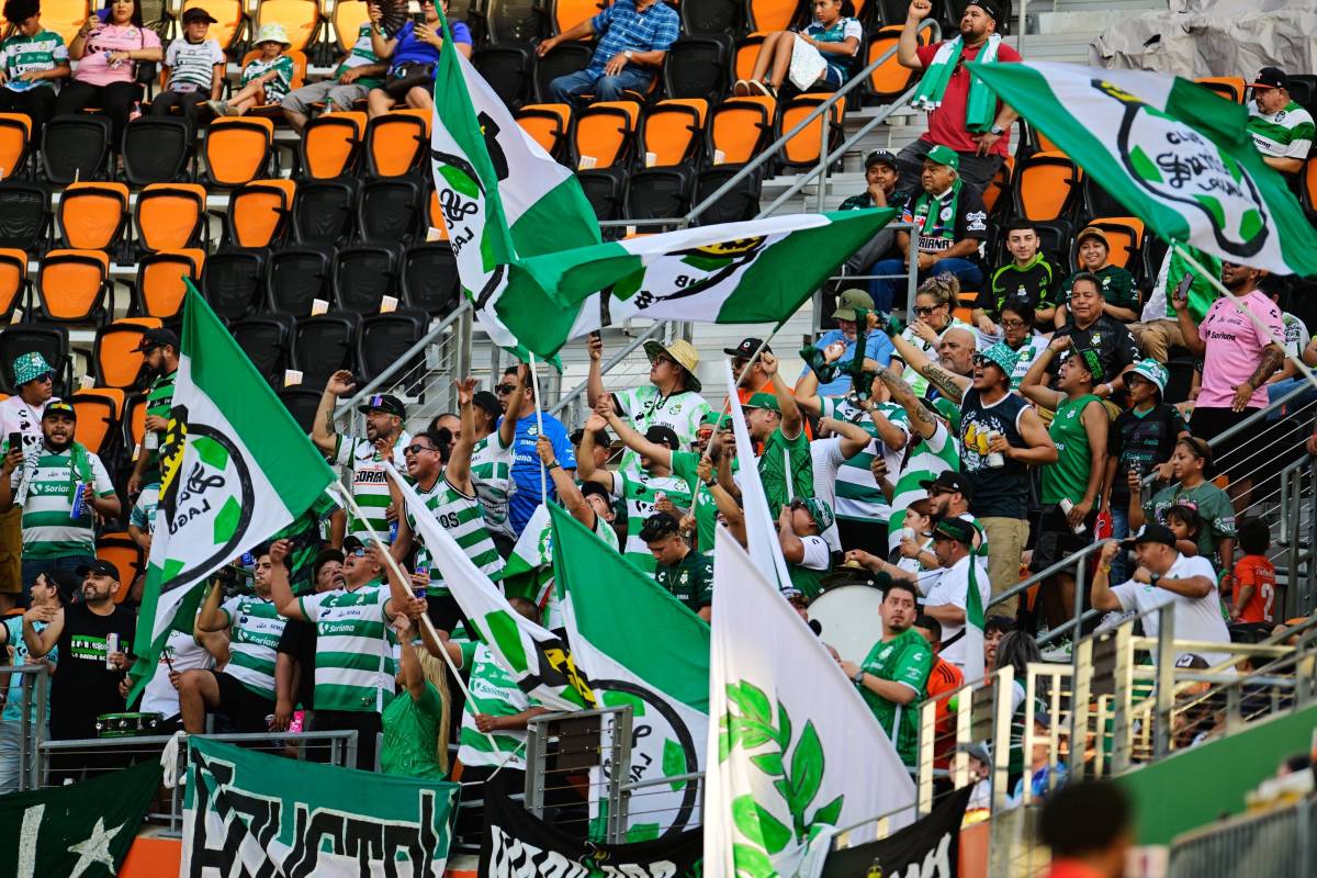 La hinchada de Santos en la cancha del Houston Dynamo