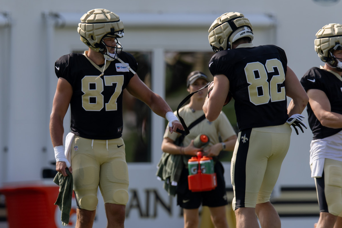 New Orleans Saints tight end Lucas Krull (87) and tight end Foster Moreau (82) during training camp