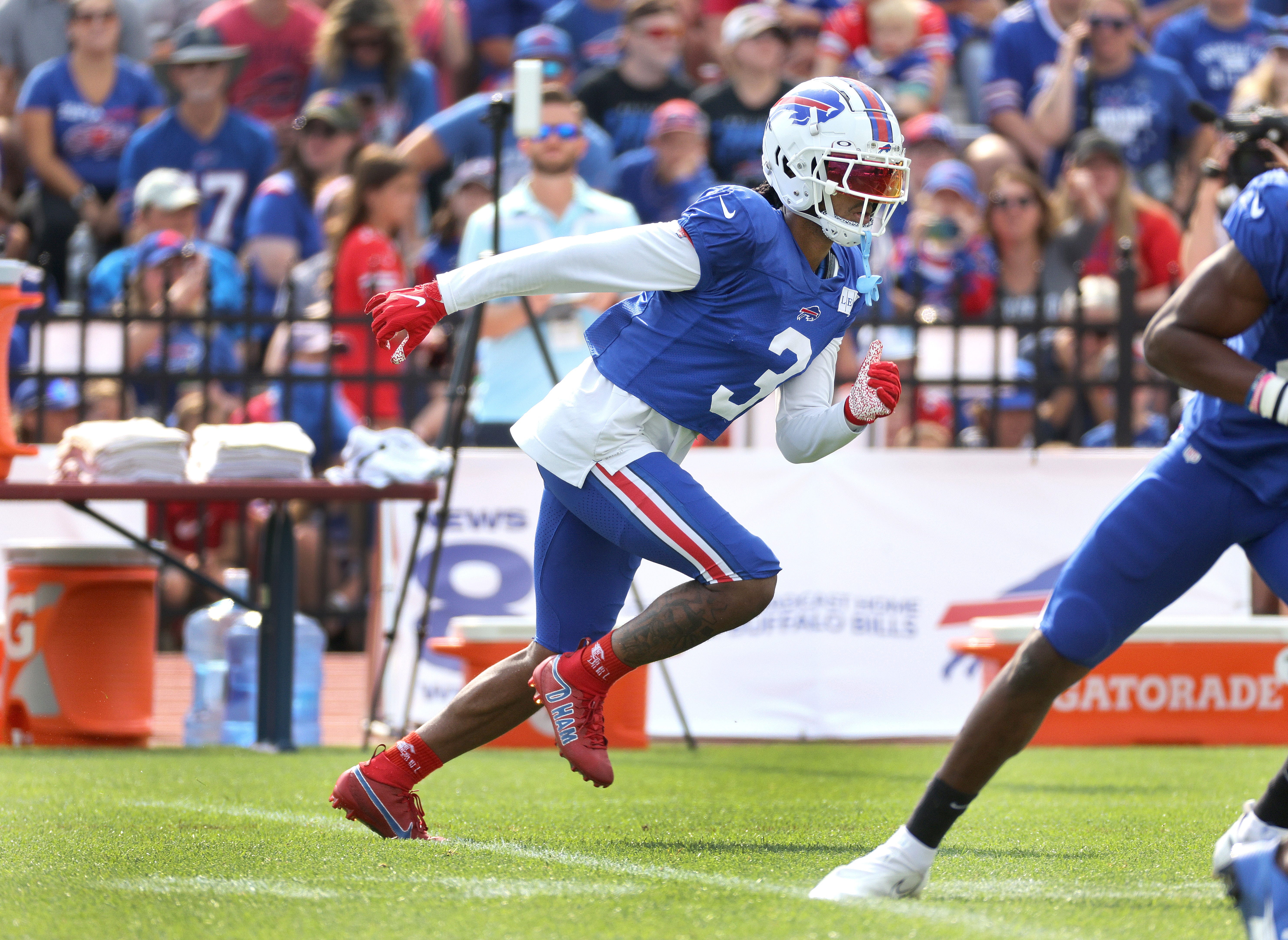 4 Observations: Damar Hamlin crosses another emotional milestone, Josh  Allen teases blue helmet, more from stadium practice