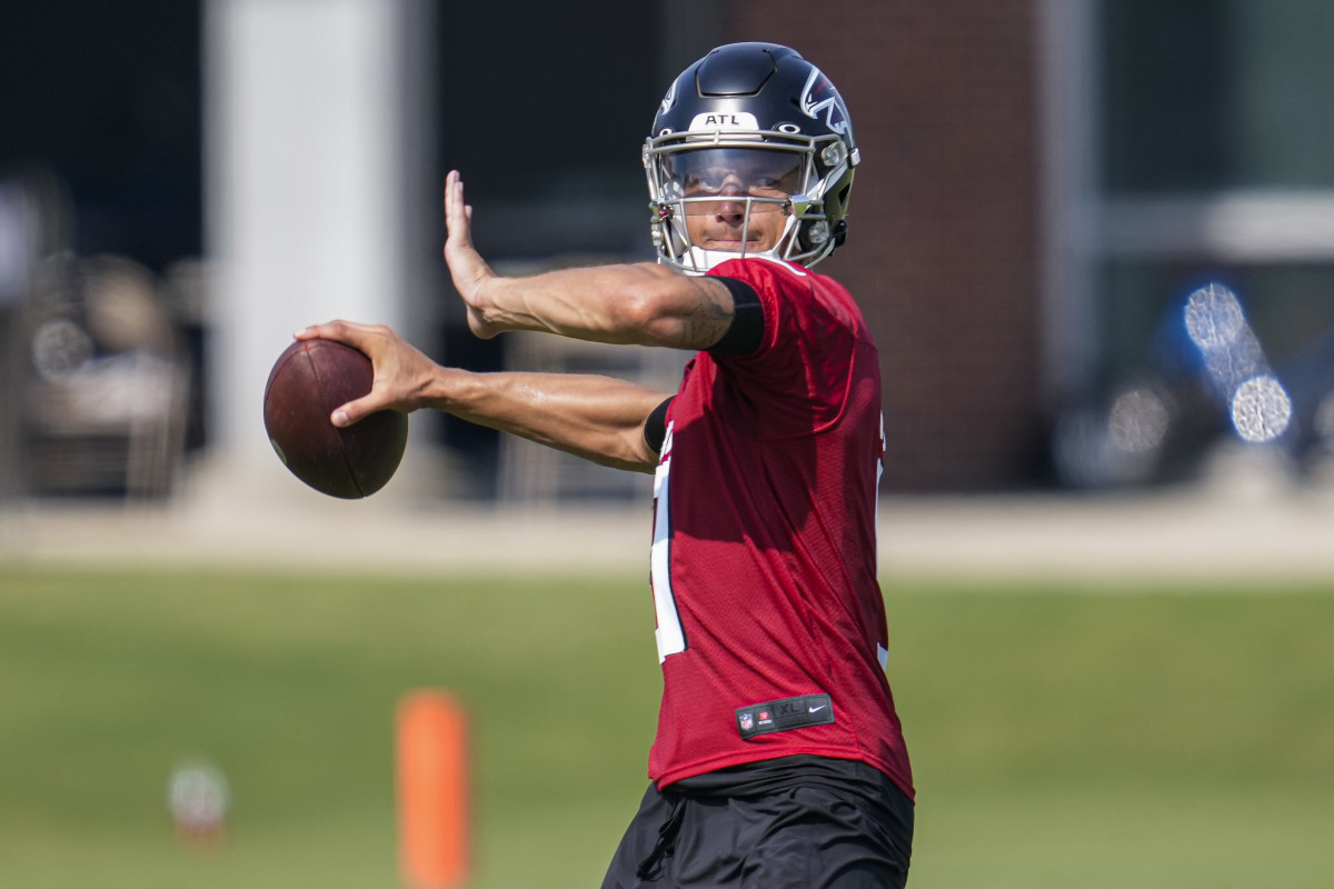 Atlanta Falcons Quarterback Desmond Ridder Changing Back To College Jersey  Number - All Bearcats