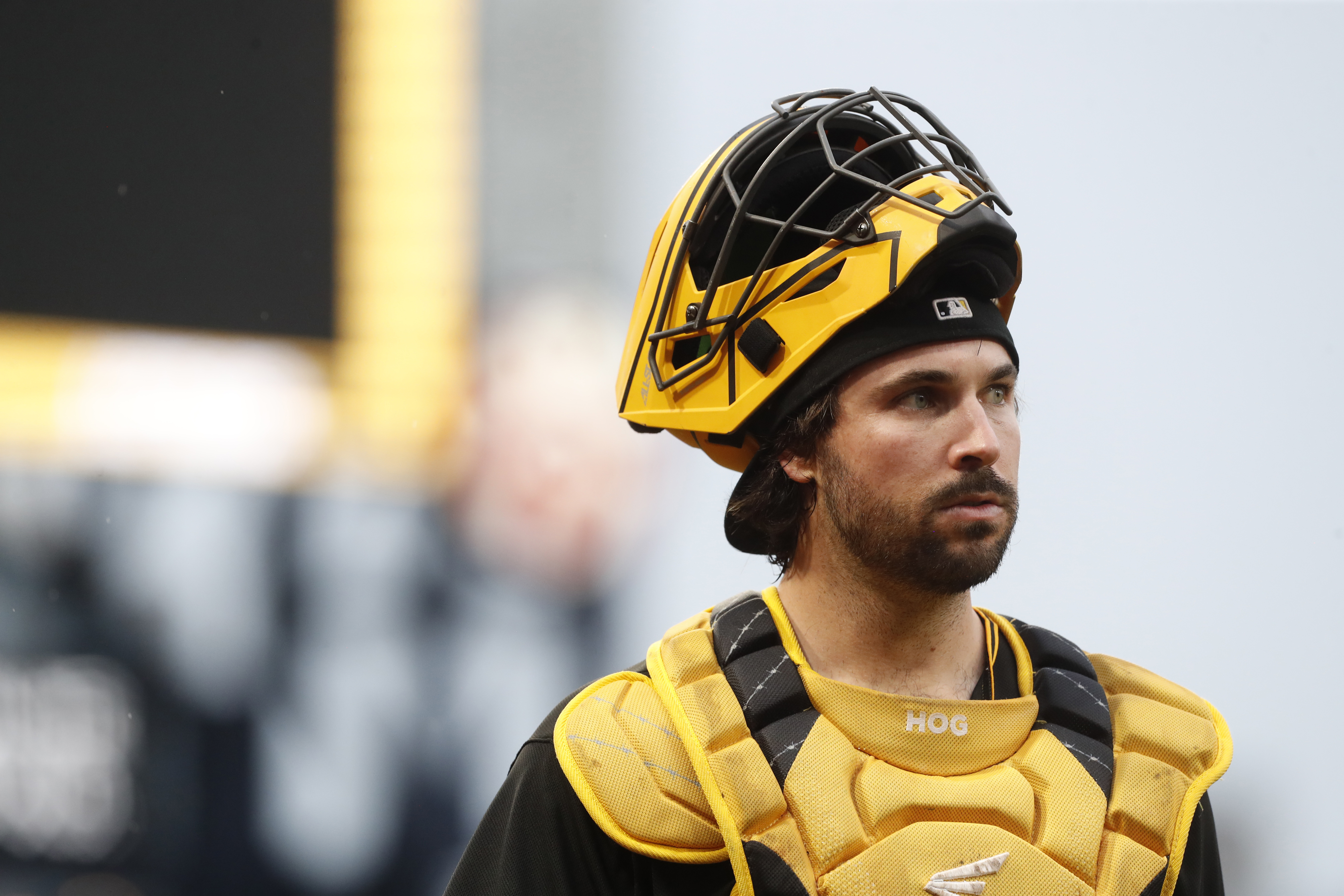 Rangers acquire Austin Hedges in trade with Pirates after Max Scherzer move