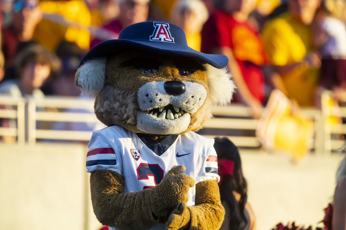 Report Arizona Leaving Pac 12 For Big 12 Plan To Announce Move Over Weekend All Bearcats 9440