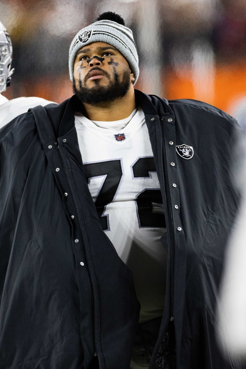 Las Vegas Raiders preseason: Jermaine Eluemunor dedicated to success -  Silver And Black Pride