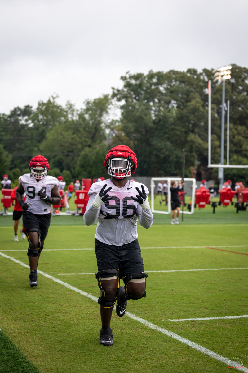 GEORGIA BULLDOGS FOOTBALL 8X10 SPORTS ACTION PHOTO (DD) Y