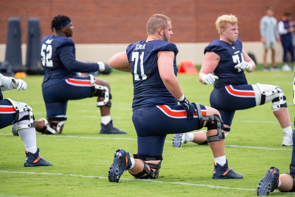 Dylan Senda at Auburn football practice - Eric Starling/Auburn Daily