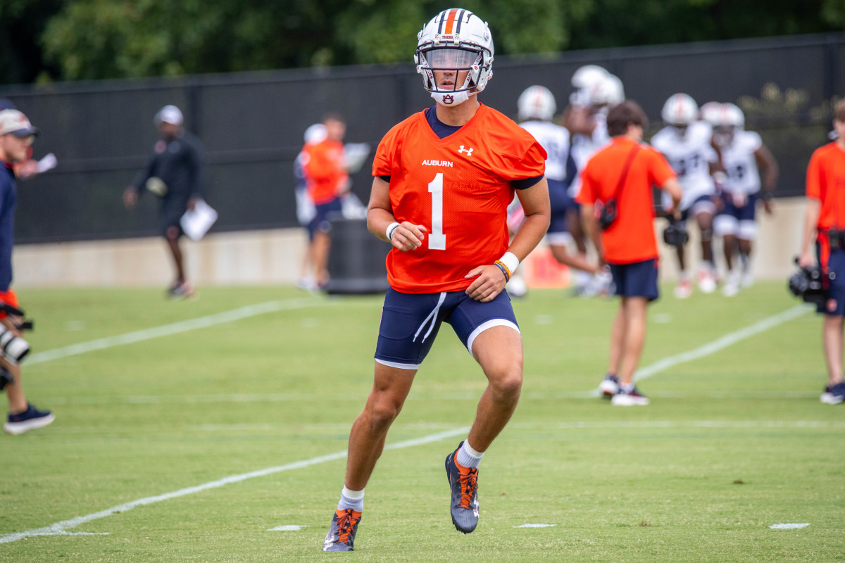 Payton Thorne at Auburn football practice - Eric Starling/Auburn Daily