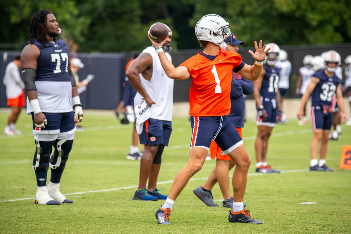 Payton Thorne at Auburn football practice - Eric Starling/Auburn Daily