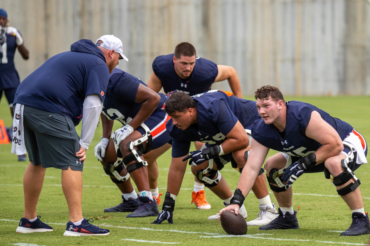 Offensive lineman Jaden Muskrat and Connor Lew at Auburn football practice - Eric Starling/Auburn Daily