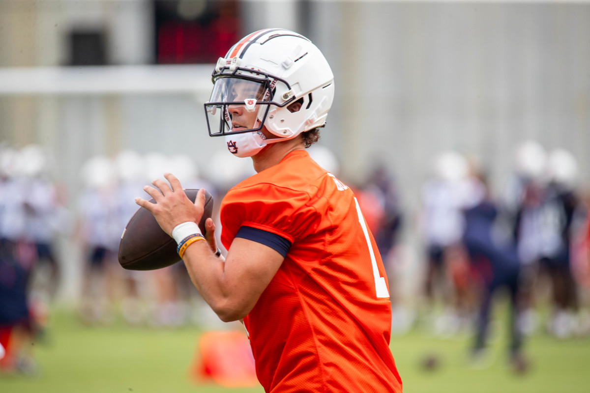 Payton Thorne at Auburn football practice