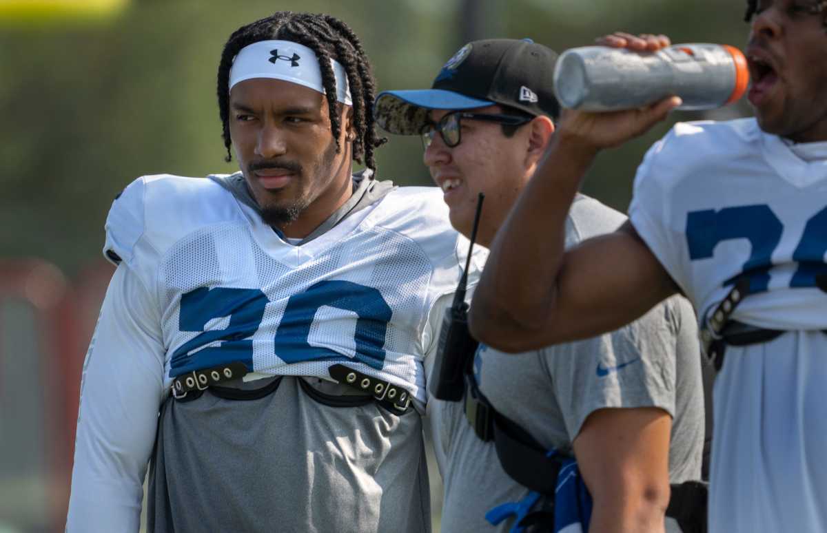 Indianapolis Colts safety Nick Cross (20) tackles Detroit Lions