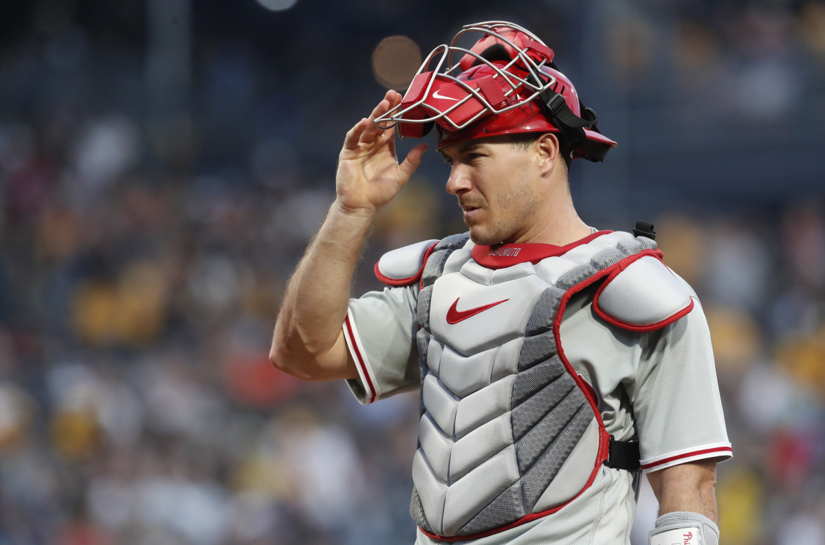 JT Realmuto hits inside-the-park home run to inch Phillies closer