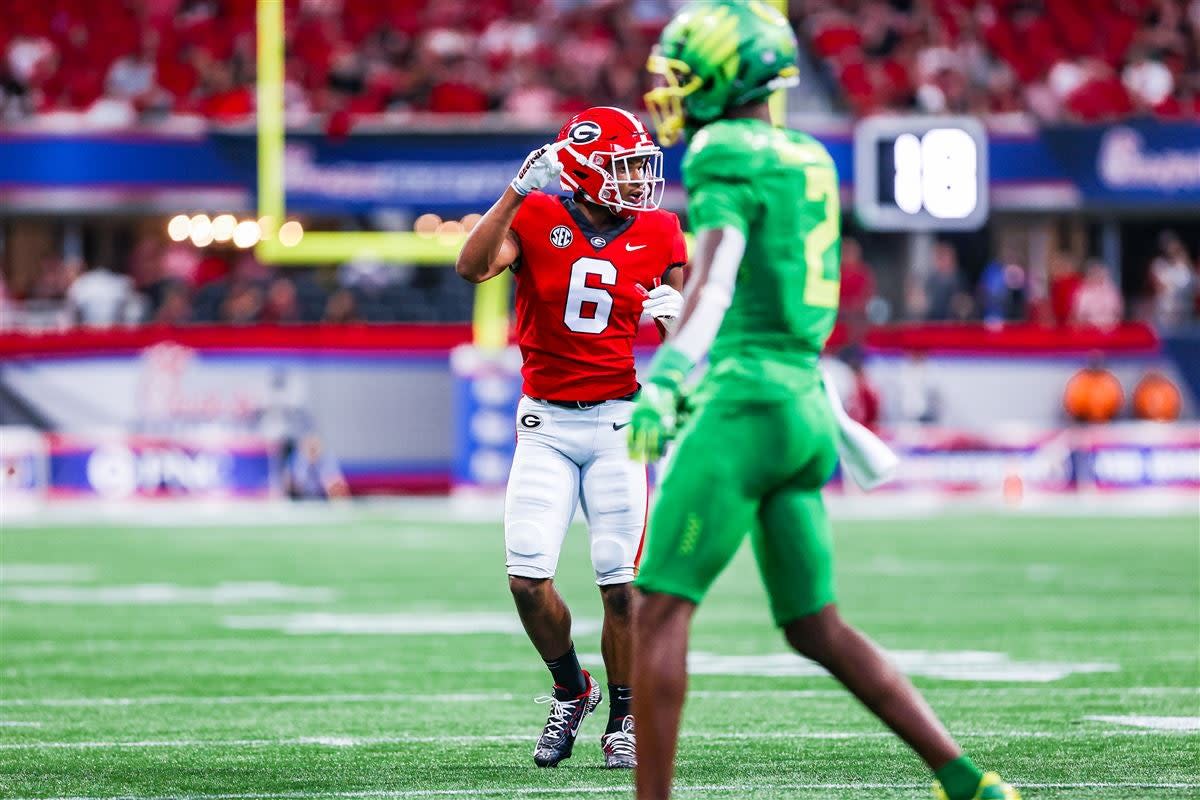 Daylan Everette (6) backed-up Kelee Ringo at corner last year for Georgia and is looking to lay claim to the starting role himself during fall camp.