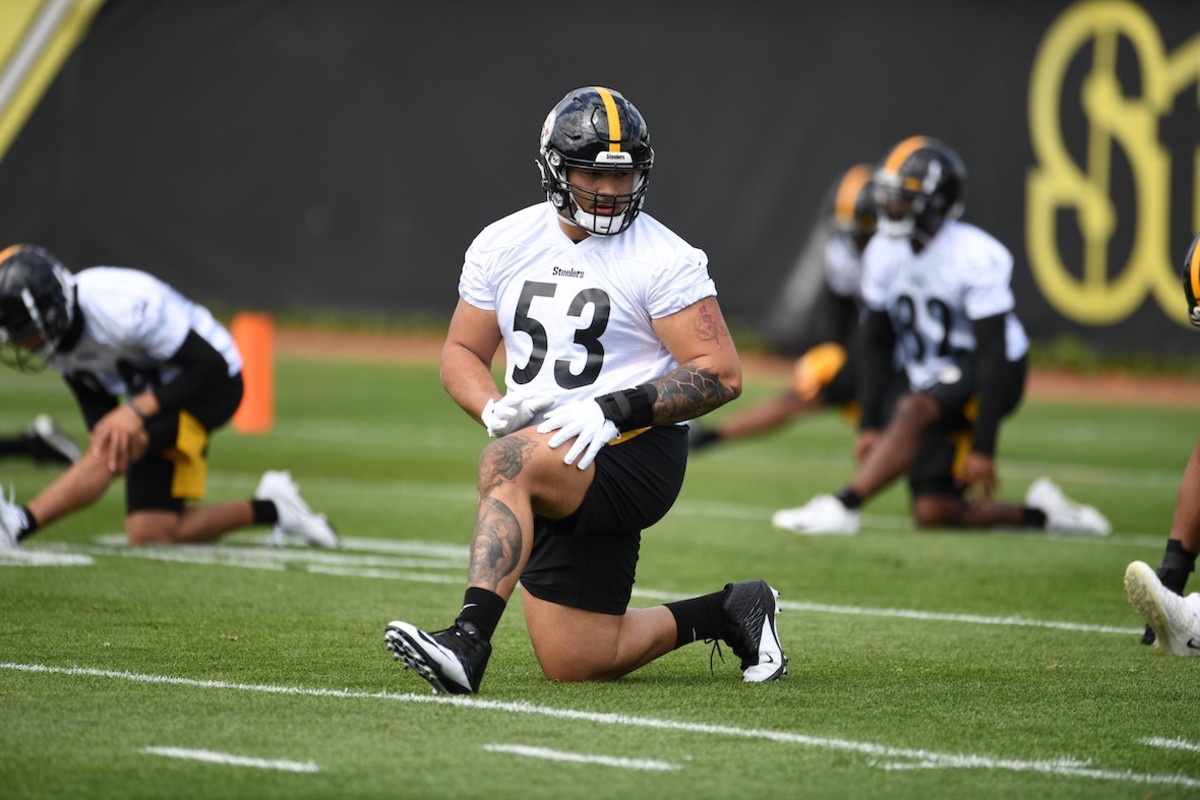 PITTSBURGH, PA - SEPTEMBER 26: Pittsburgh Steelers center Kendrick Green  (53) looks on during the ga