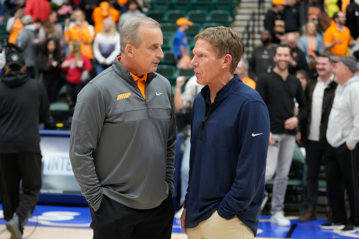 Tennessee Volunteers head coach Rick Barnes and Gonzaga Bulldogs head coach Mark Few