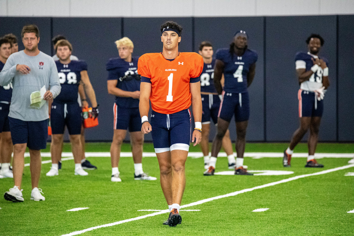 Payton Thorne at Auburn football practice - Eric Starling/Auburn Daily