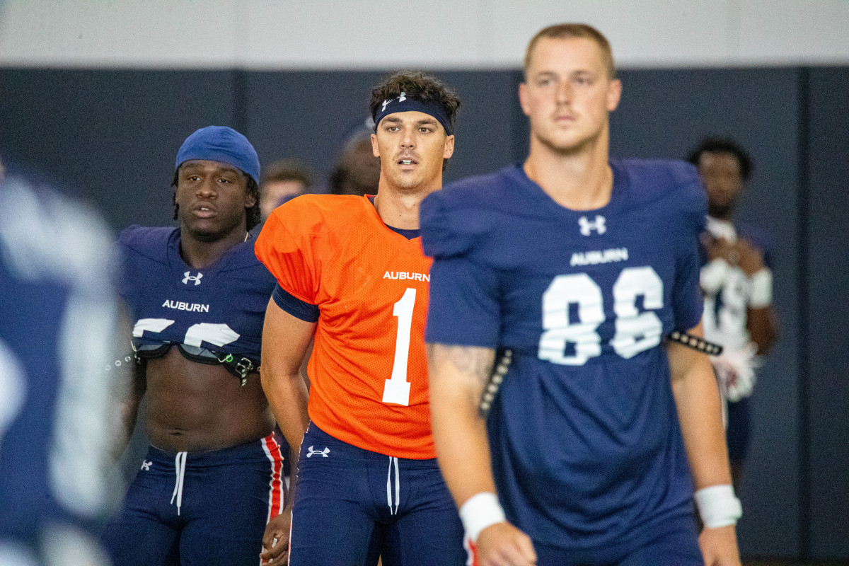 Payton Thorne and Luke Deal at Auburn football practice - Eric Starling/Auburn Daily