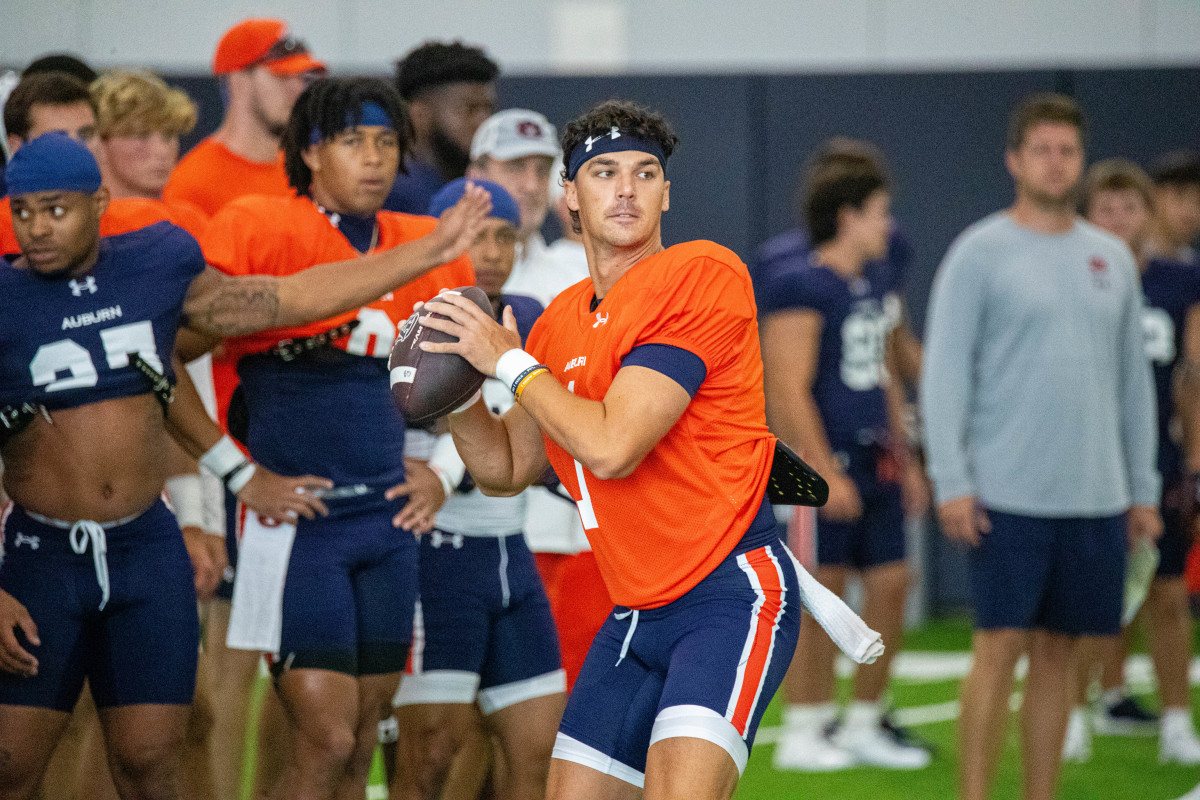 Payton Thorne at Auburn football practice - Eric Starling/Auburn Daily