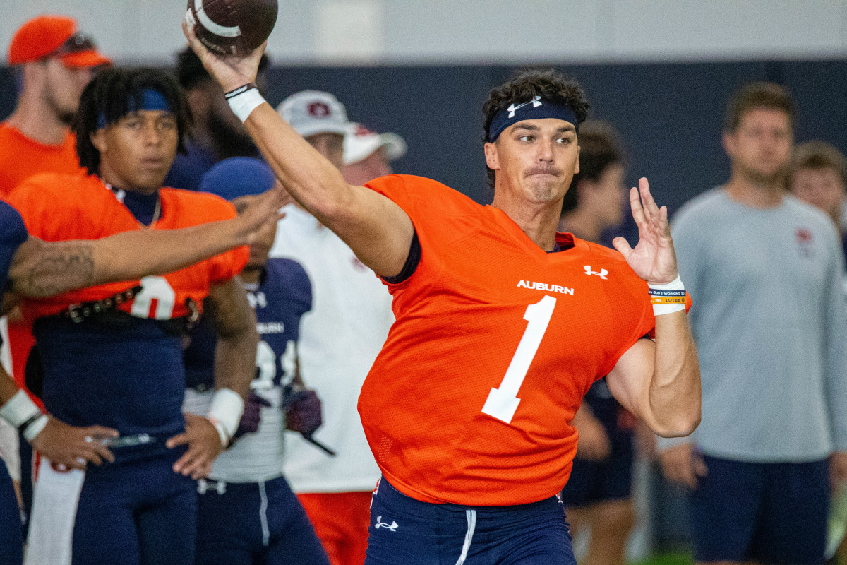 Payton Thorne at Auburn football practice - Eric Starling/Auburn Daily