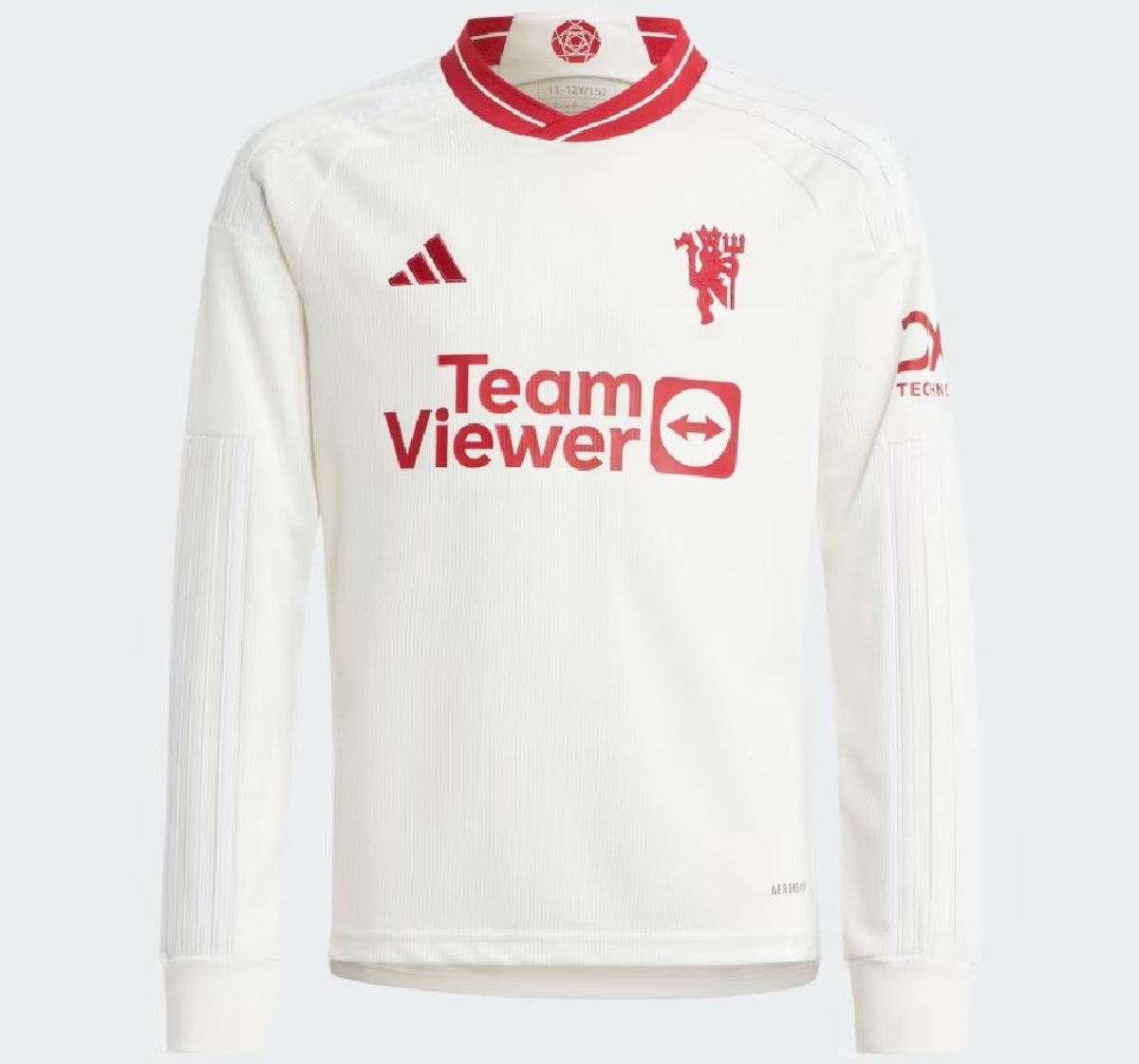 manchester united last season kit
