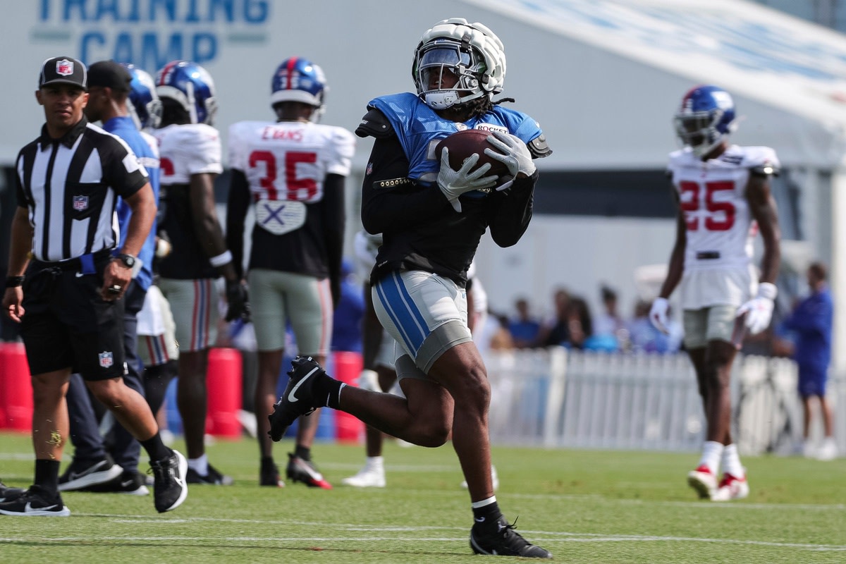 Detroit Lions Jahmyr Gibbs doing everything to 'get a jump' early in NFL  career - Sports Illustrated Detroit Lions News, Analysis and More