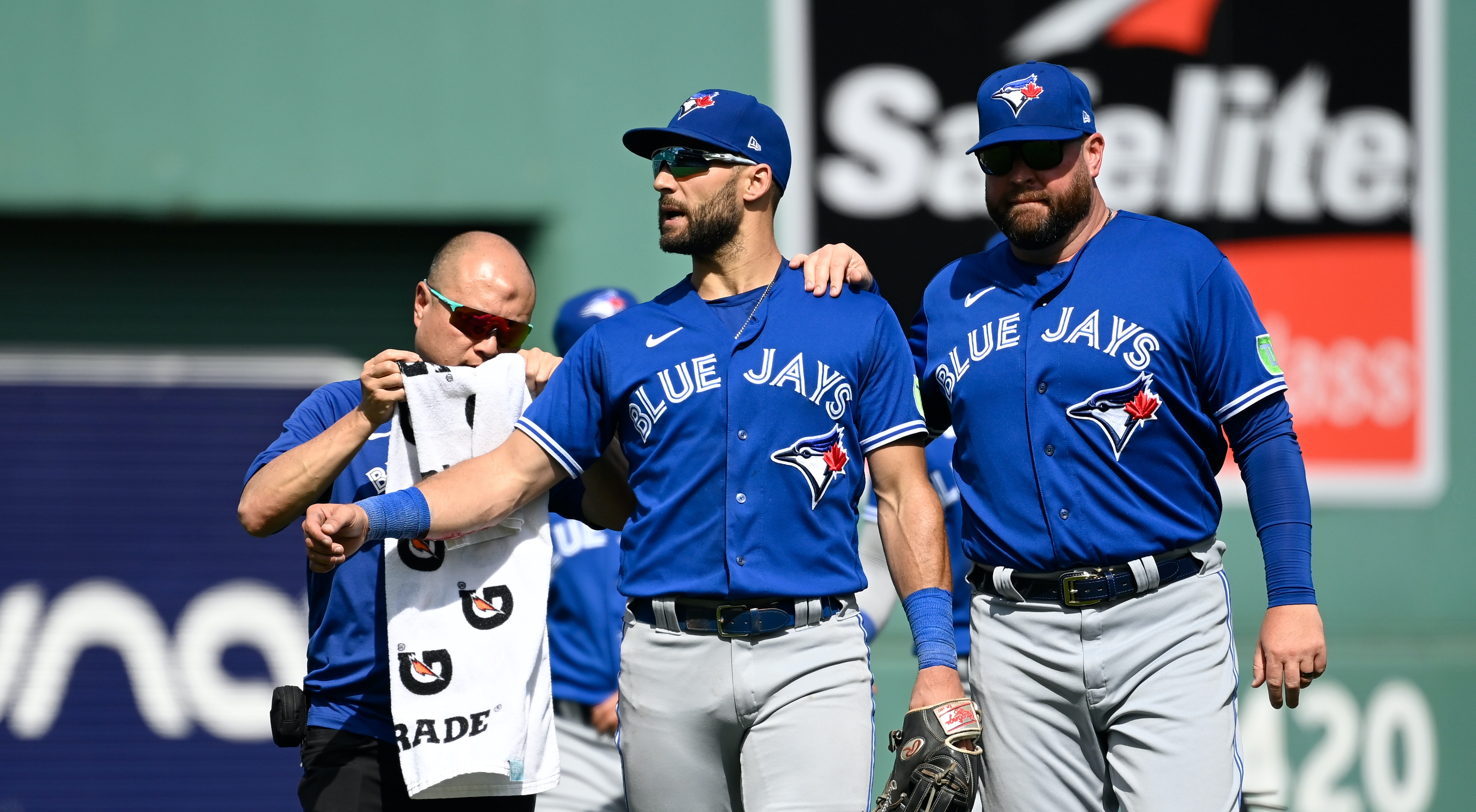 Blue Jays' Kevin Kiermaier leaves game with wrist injury