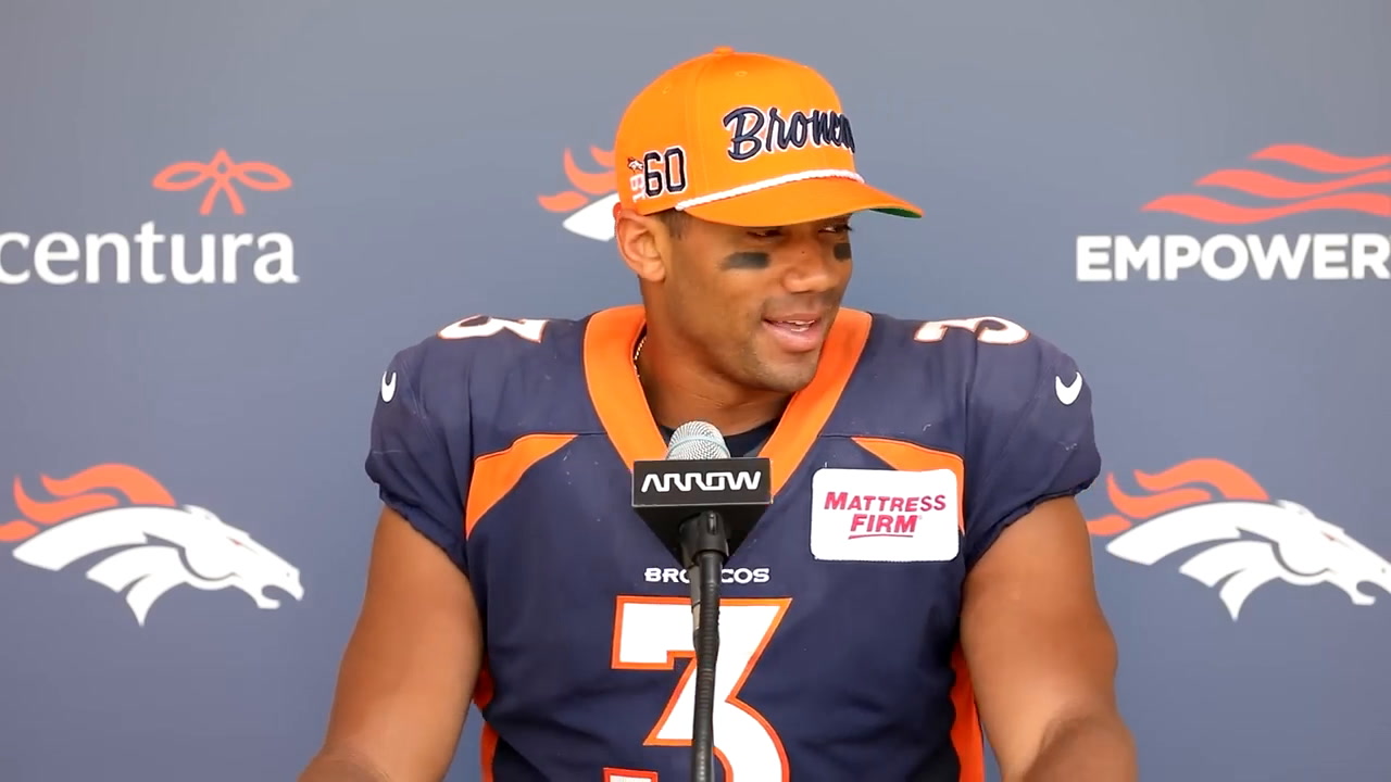 Denver Broncos Training Camp  Day 10: Russell Wilson Wows Fans & Media -  Sports Illustrated Mile High Huddle: Denver Broncos News, Analysis and More