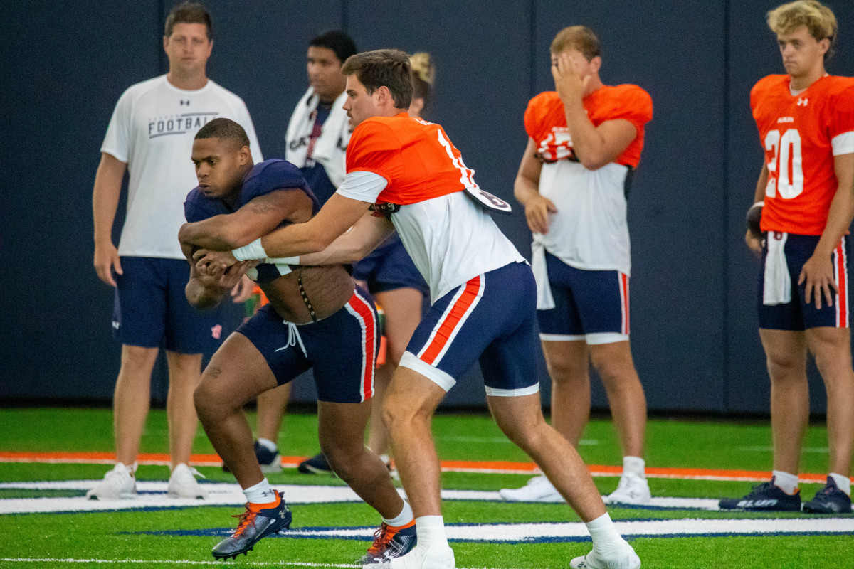 Holden Geriner and Jarquez Hunter at Auburn football practice - Eric Starling/Auburn Daily