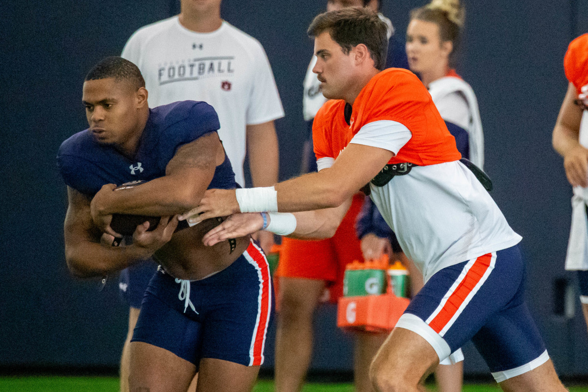 Holden Geriner and Jarquez Hunter at Auburn football practice