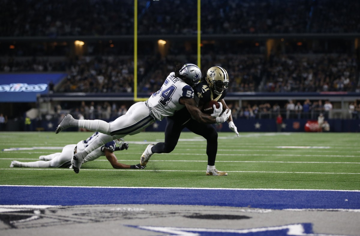 Dallas Cowboys middle linebacker Jaylon Smith (54) lines up