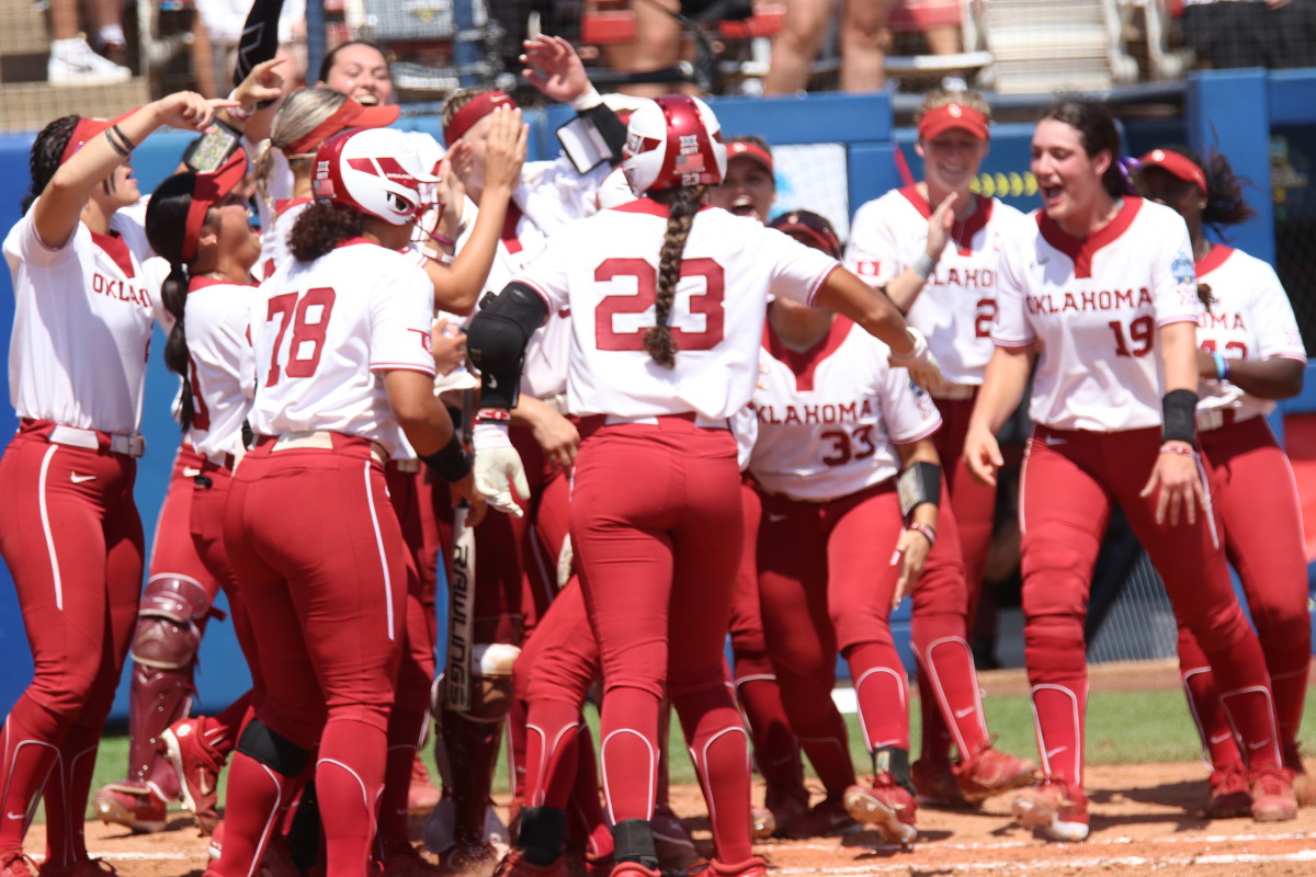 WCWS Photo Gallery: UCLA 7, Oklahoma 3 - Sports Illustrated Oklahoma ...