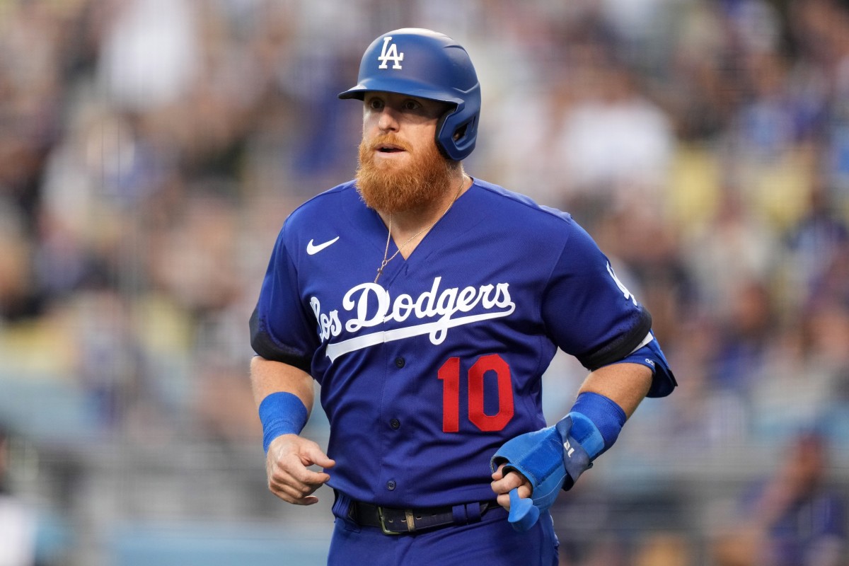 Looking good in this Dodger outfit!